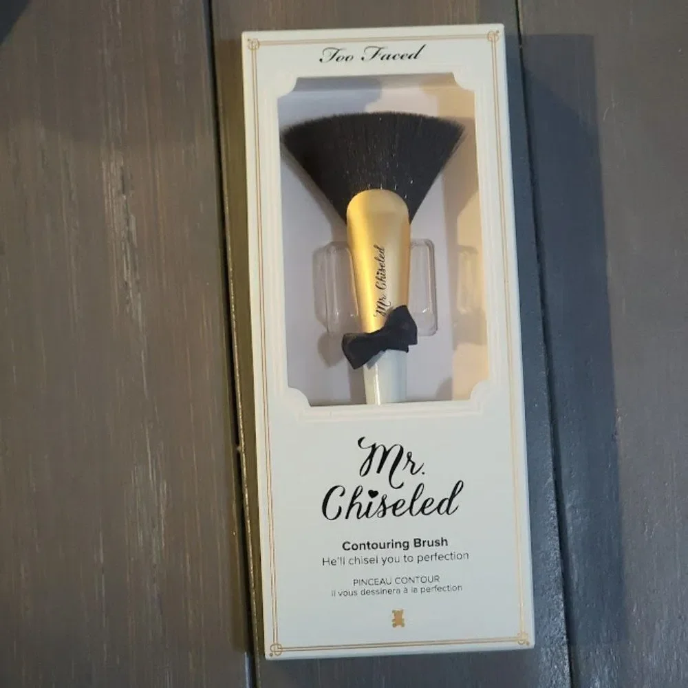 COPY - COPY - Too Faced Cosmetic's Mr. Chiseled Contouring Blending Brush